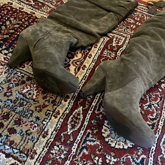 Naughty monkey over the knee boots - Picture 3 of 4